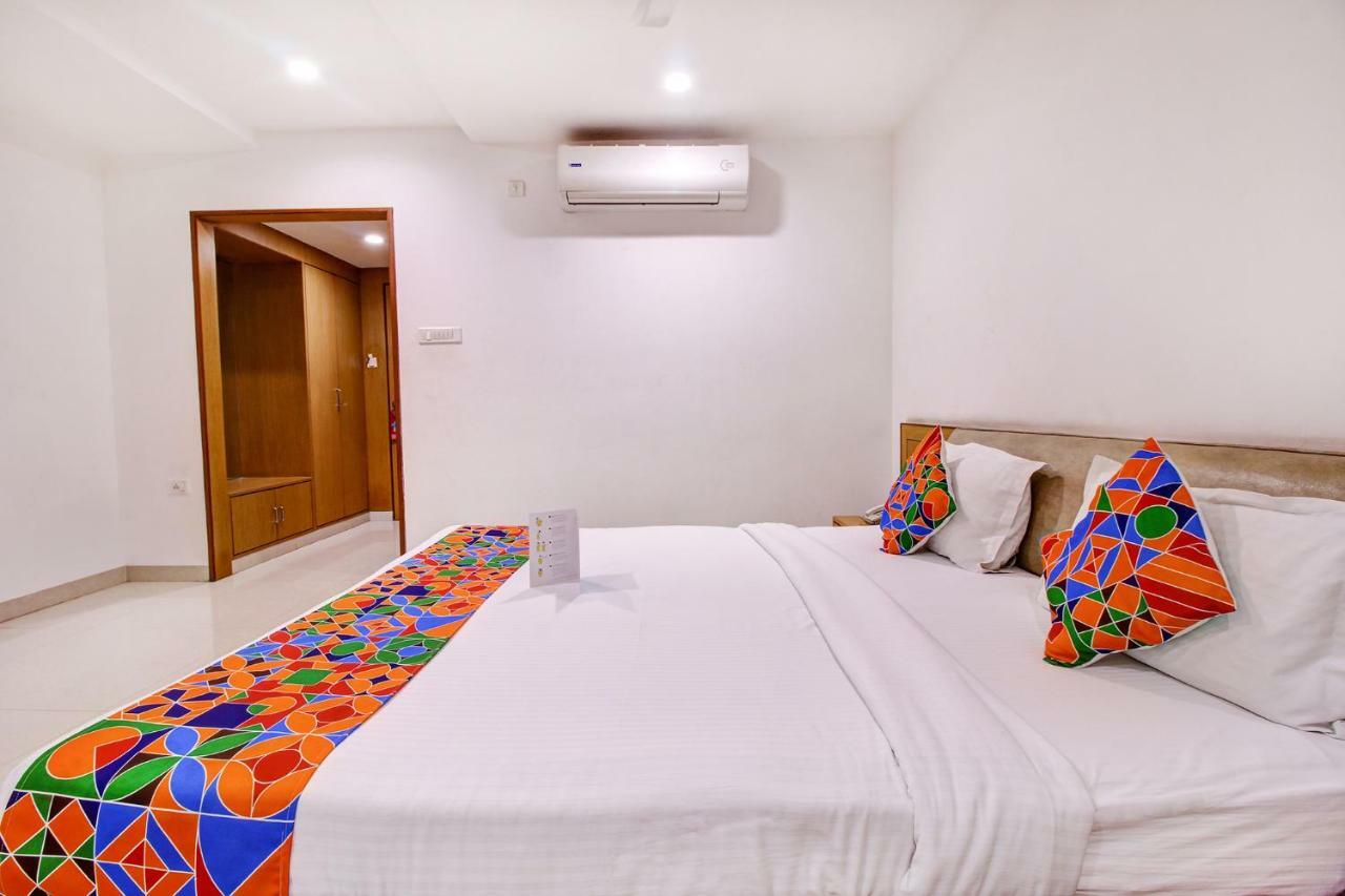 Fabhotel Syberitic Suites Gachibowli - Fully Vaccinated Staff Kondapur  Ngoại thất bức ảnh