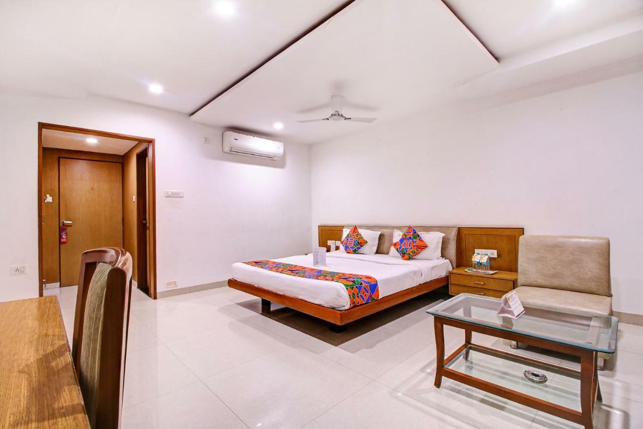 Fabhotel Syberitic Suites Gachibowli - Fully Vaccinated Staff Kondapur  Ngoại thất bức ảnh