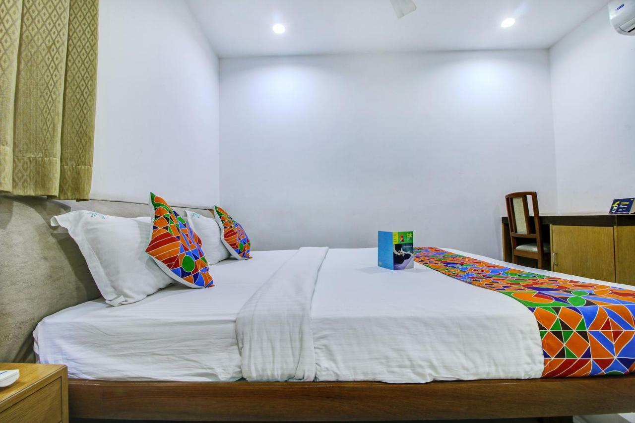 Fabhotel Syberitic Suites Gachibowli - Fully Vaccinated Staff Kondapur  Ngoại thất bức ảnh