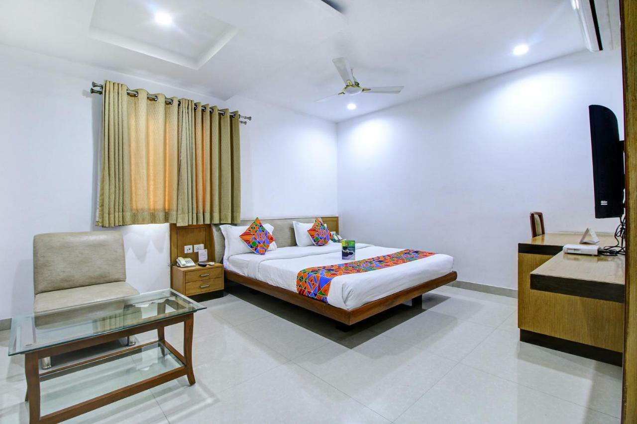Fabhotel Syberitic Suites Gachibowli - Fully Vaccinated Staff Kondapur  Ngoại thất bức ảnh