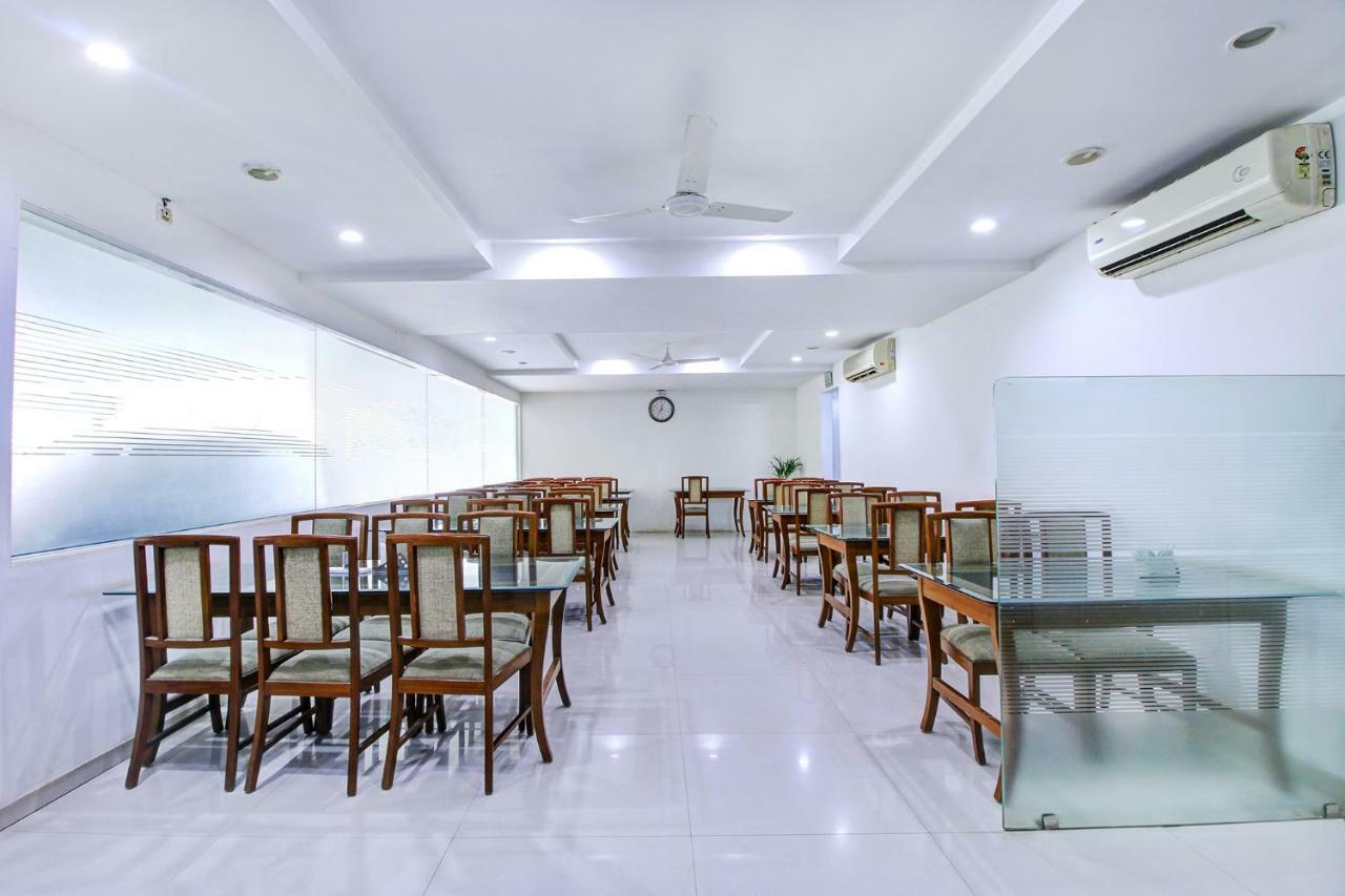 Fabhotel Syberitic Suites Gachibowli - Fully Vaccinated Staff Kondapur  Ngoại thất bức ảnh