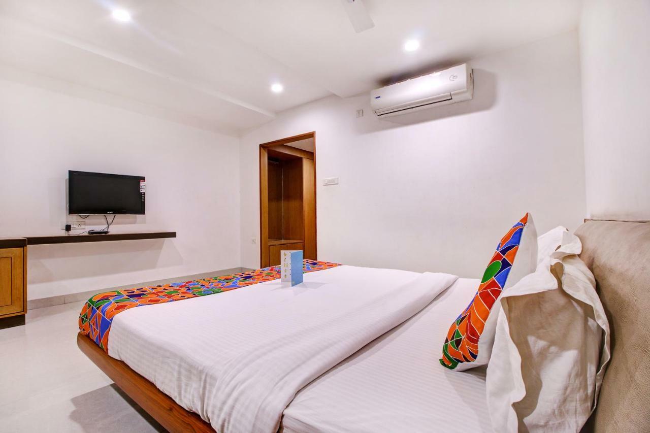 Fabhotel Syberitic Suites Gachibowli - Fully Vaccinated Staff Kondapur  Ngoại thất bức ảnh