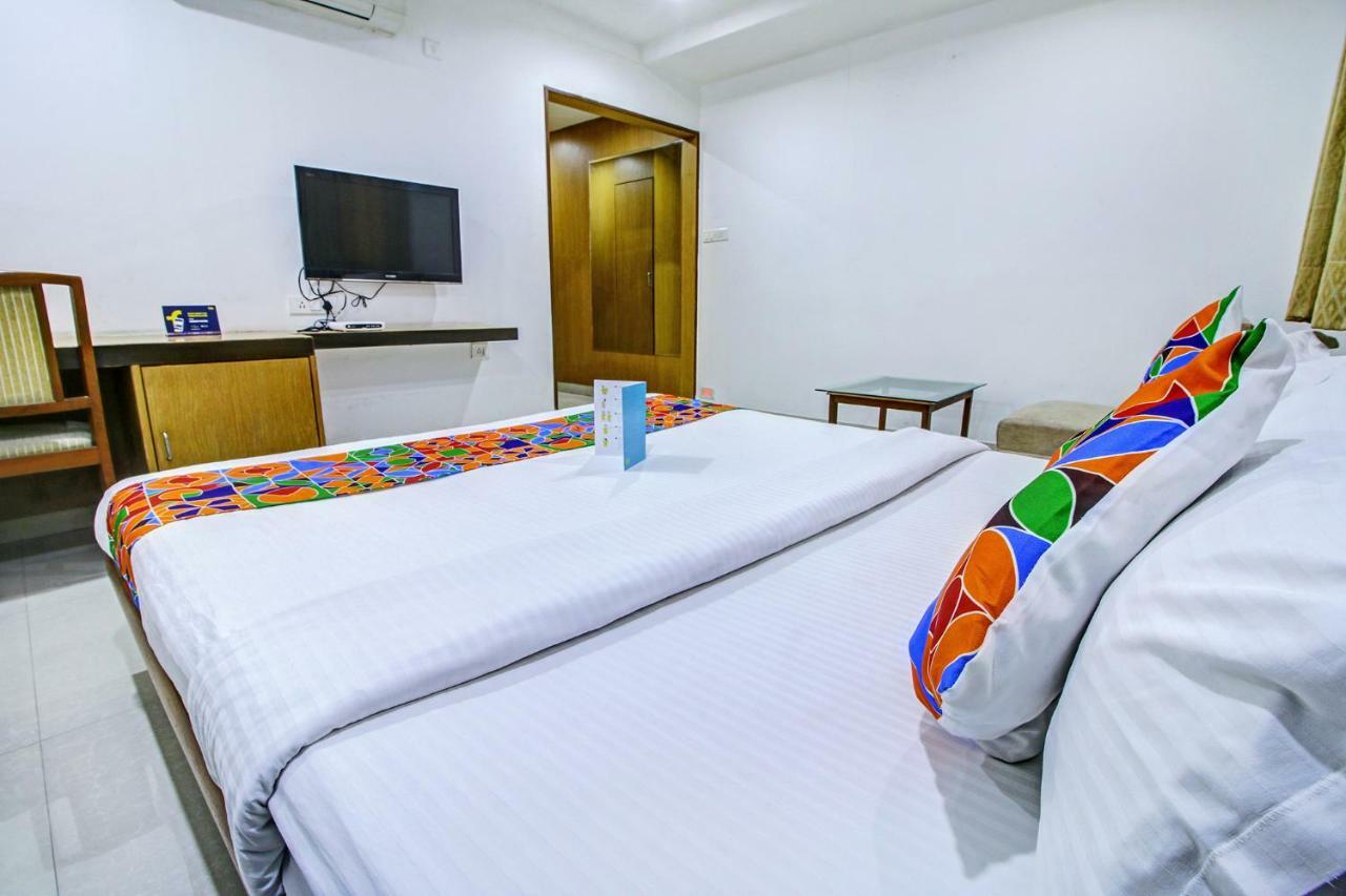 Fabhotel Syberitic Suites Gachibowli - Fully Vaccinated Staff Kondapur  Ngoại thất bức ảnh