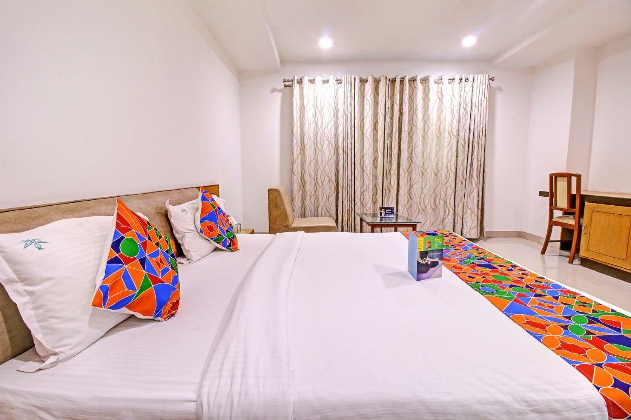 Fabhotel Syberitic Suites Gachibowli - Fully Vaccinated Staff Kondapur  Ngoại thất bức ảnh