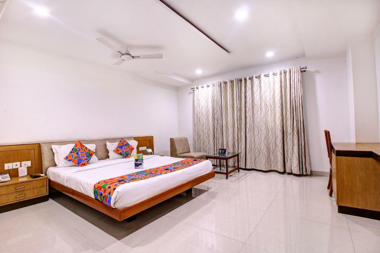 Fabhotel Syberitic Suites Gachibowli - Fully Vaccinated Staff Kondapur  Ngoại thất bức ảnh