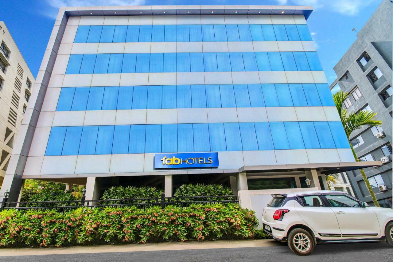 Fabhotel Syberitic Suites Gachibowli - Fully Vaccinated Staff Kondapur  Ngoại thất bức ảnh